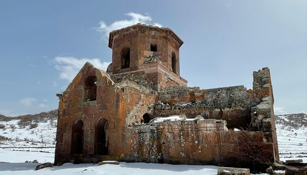 Tarihi Kızıl Kilise de defineci tahribatı