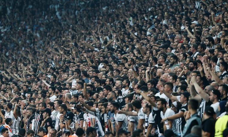 Vodafone Arena da istifa sesleri