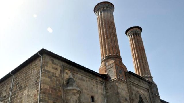 Minare de restorasyon kurul kararıyla yapıldı!