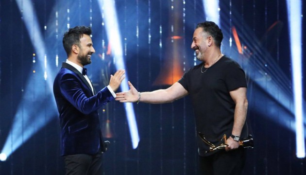 Cem Yılmaz dan Tarkan haberine esprili yanıt!