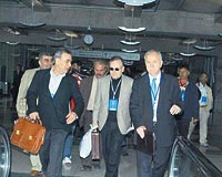 ÇİÇEK HEYETİ BAYKAL A RAĞMEN TAYLAND TA