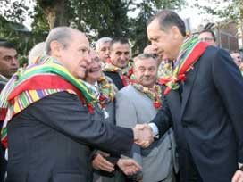 ERDOĞAN VE BAHÇELİ BİRLİKTE YÜRÜDÜ