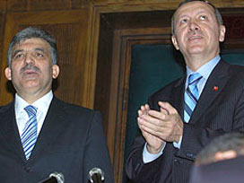 ERDOĞAN KALE ÇİZGİSİNDEKİ TOPA VURMADI, ACI İÇİNDEKİ KALECİYE KOŞTU!