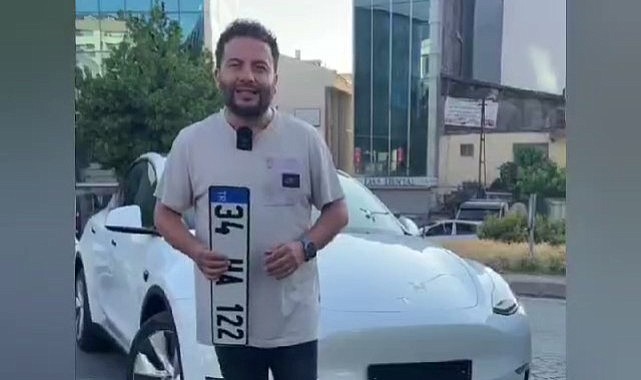 TOGG a övgüler yağdıran ünlü yayıncı, Tesla aldığını duyurdu