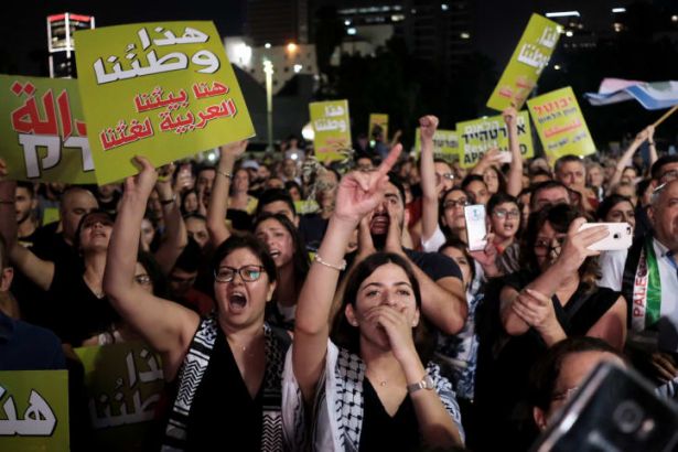 Tel Aviv de on binlerce kişi  Yahudi Ulus Devlet Yasası nı protesto etti