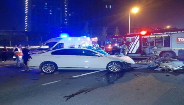 TEM Otoyolu'nda otomobil bariyerlere çarptı: 1 ölü