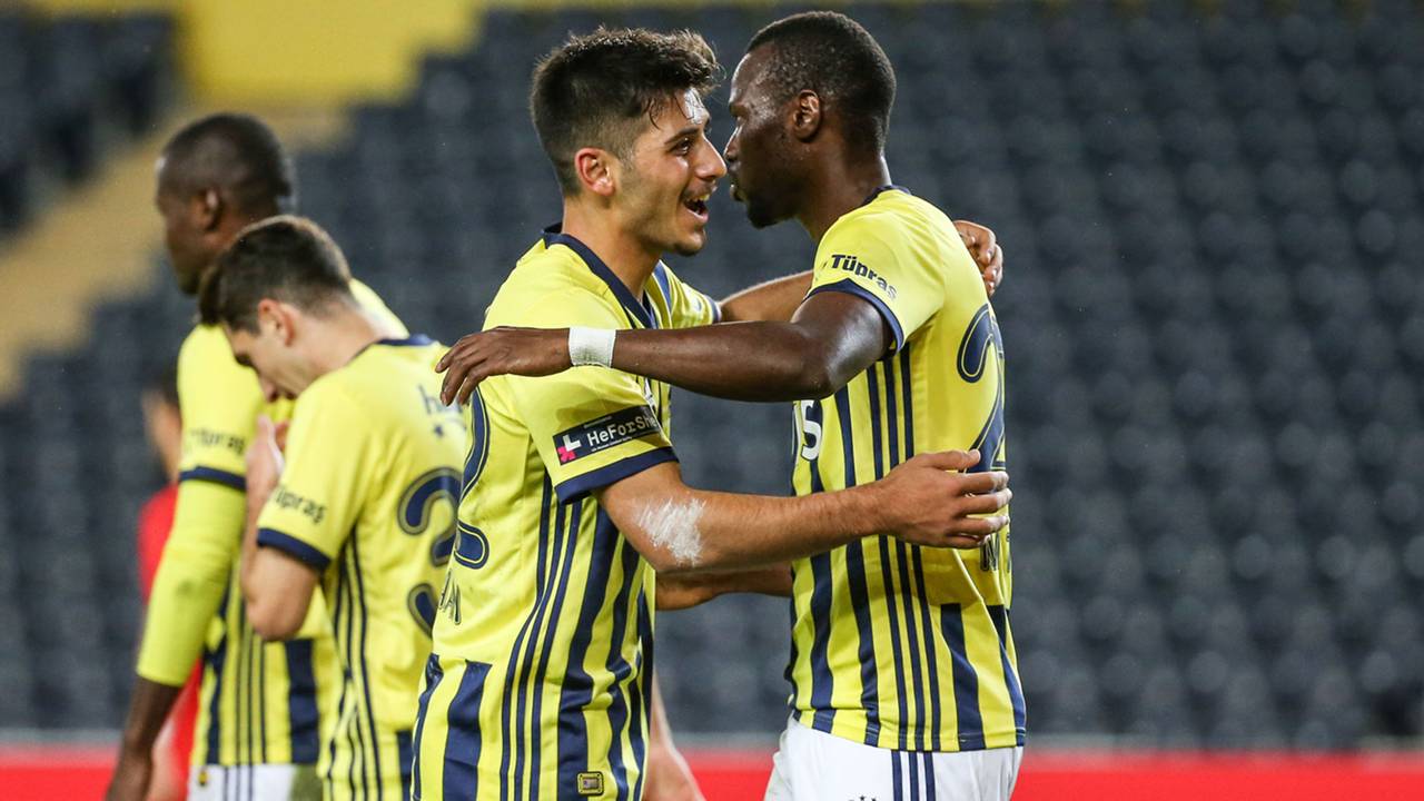 Fenerbahçe açıkladı! O isimlerle yollar ayrılıyor