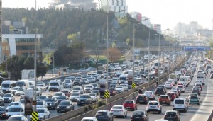 Haftanın ilk günü trafik kilitlendi