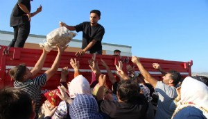 Çiftçi ürünlerini ücretsiz dağıttı