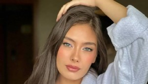 Neslihan Atagül oğluyla semt pazarında