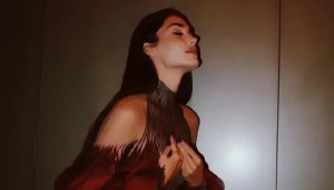 Ünlü oyuncu Hande Erçel Paris'te tarzıyla dikkat çekti!