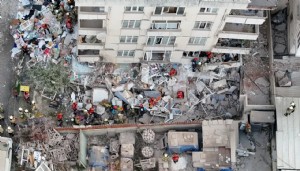 Çöken binada son durum: 2 ölü, 10 kişi kurtarıldı