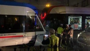İstanbul'da iki tramvay kafa kafaya çarpıştı: Yaralılar var