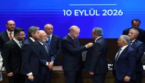 Foça Belediye Başkanı Saniye Bora Fıçı ile birlikte 3 belediye başkanı daha AK Parti'ye katıldı