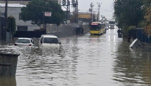 İstanbul'u sağanak vurdu