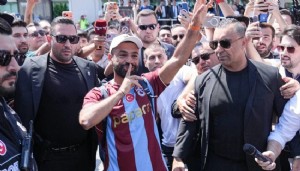 Salah, Trabzonspor için Türkiye'ye geldi