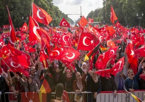 Almanya daki Türklerden  1915  protestosu!