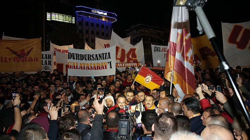 Galatasaraylı taraftarlardan TFF protestosu