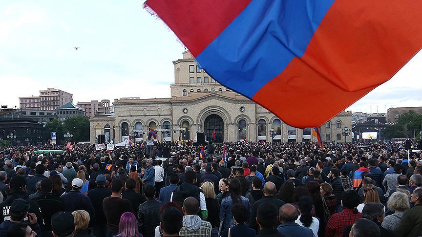 Ermenistan da protestolar duruyor