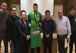 Burak Yılmaz yeni formasıyla poz verdi!