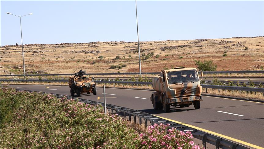 Şanlıurfa dan Suriye sınırındaki birliklere askeri sevkiyat