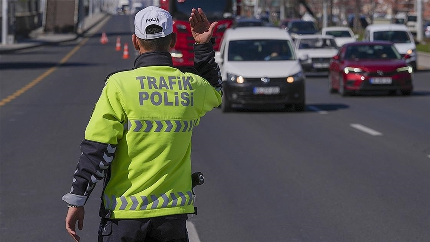 Ankara-İstanbul yönü trafiğe kapatıldı