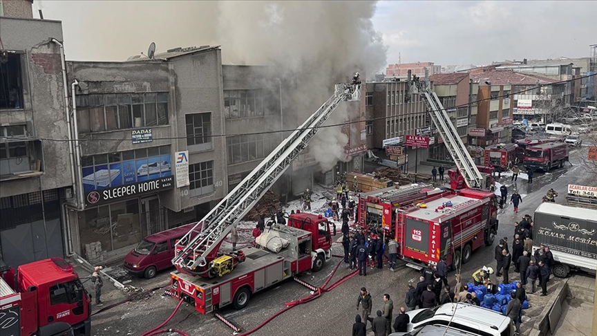 Ankara da mobilya imalathanesinde yangın!