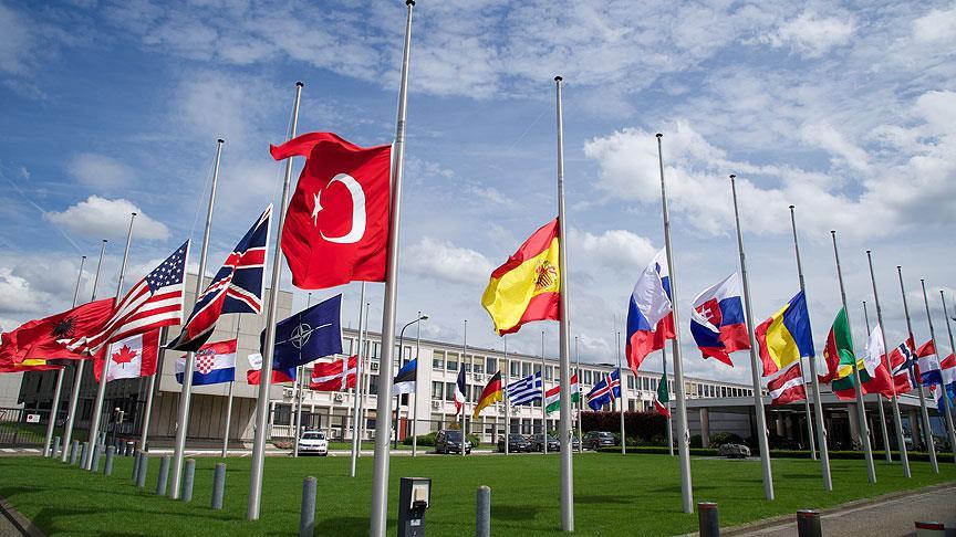 NATO da bayraklar yarıya indirildi!