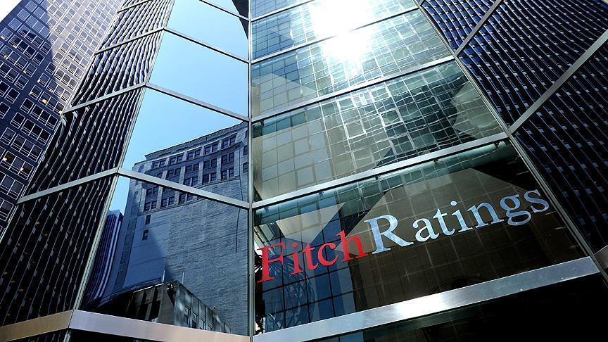 Fitch Türkiye nin kredi notunu düşürdü