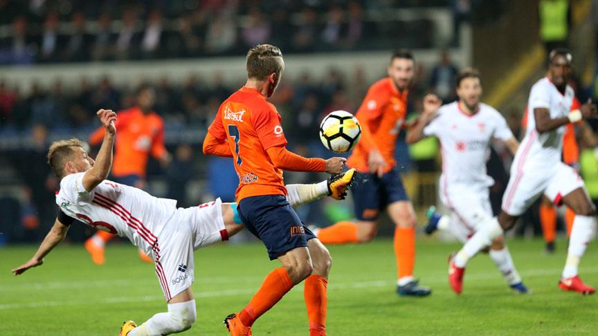 Başakşehir uzatmada ağır yara aldı