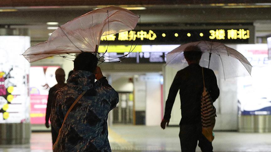 Japonya da Trami tayfunu hayatı felç etti