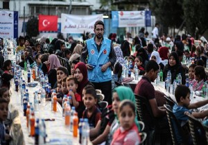 TDV den Gazze ye bin kişilik iftar çadırı!