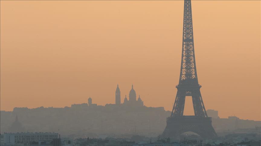 Paris te yaşamak sigara içmek gibi