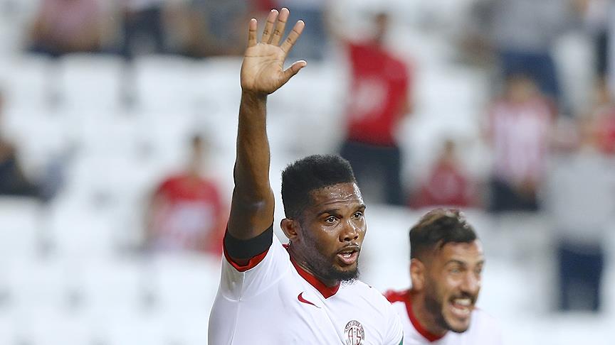 Eto o Antalyaspor dan ayrıldı