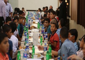 Türk Kızılayı ndan 120 yetime iftar!