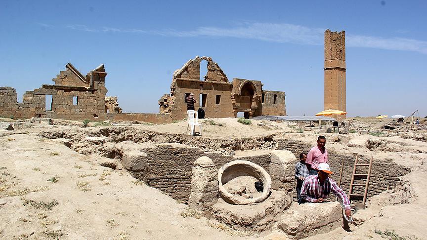 Harran da 900 yıllık şadırvan izleri