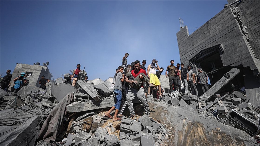 İsrail yine mülteci kamplarını vurdu