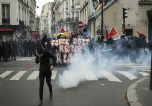 Paris sokakları karıştı!