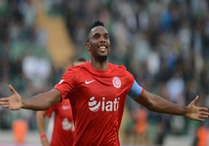 Samuel Eto o gözünü rekora dikti!