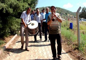Rusya ile anlaşmaya davullu zurnalı kutlama!