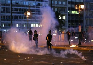 Fransa’da sığınmacılara saldırı!