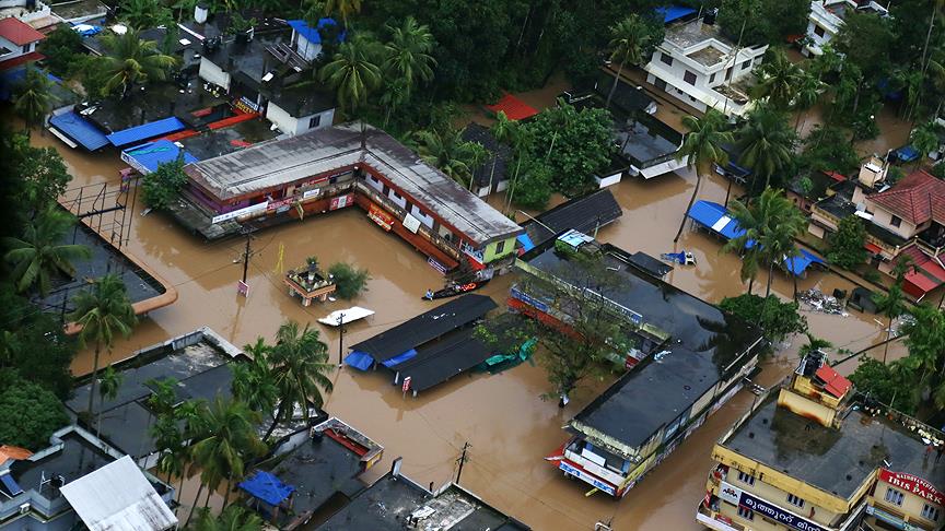 Hindistan daki yağışlar can almaya devam ediyor