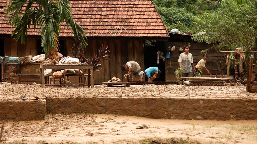 Vietnam da sel: 3 kişi hayatını kaybetti