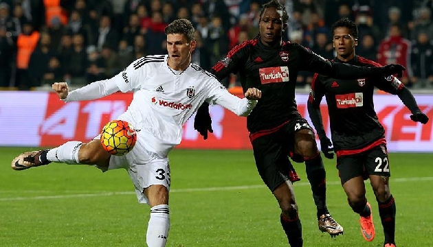 Beşiktaş zevkten  dört  köşe!