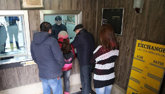 Azerbaycan da döviz büroları kapanıyor