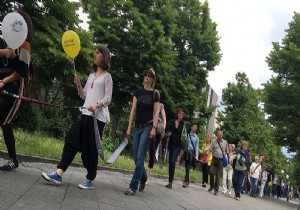 Almanya da ırkçılık protesto edildi!