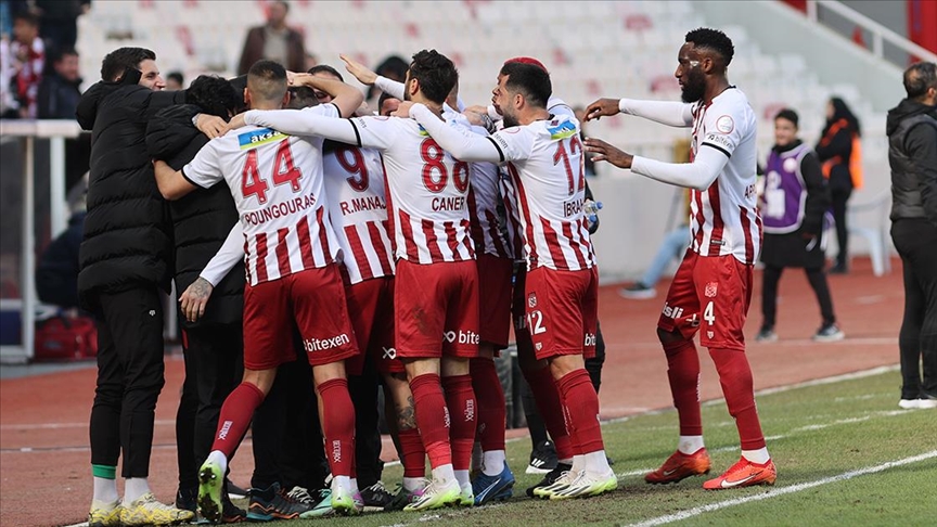 Sivasspor, Çaykur Rizespor u 1-0 yendi!