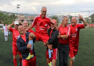 77 yaşında jübilesini yaptı