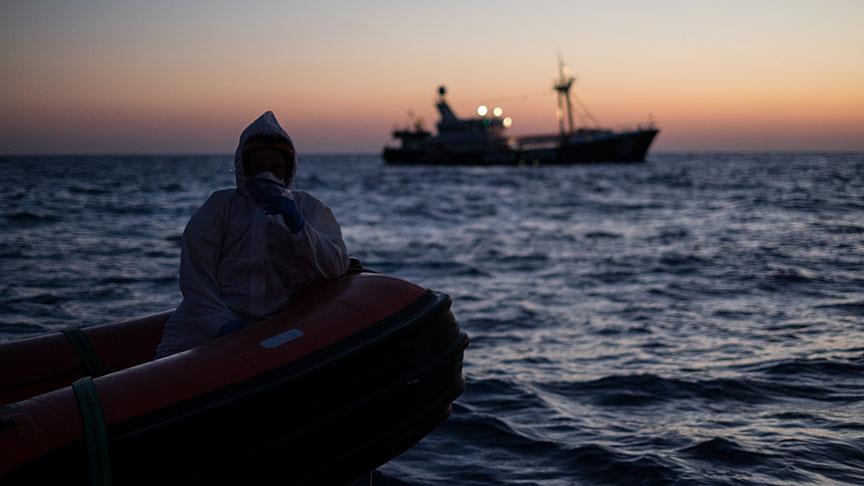 Libya açıklarında 80 kaçak göçmen kurtarıldı