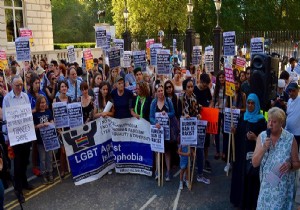 Tesettür mayo yasağına protesto!